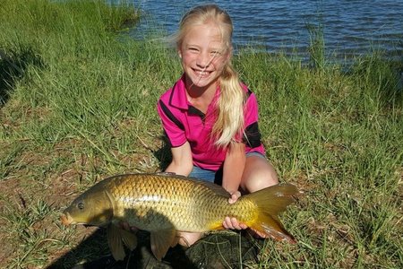 Johandré (9) met haar 4.36kg karp